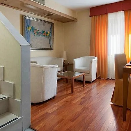 Hotel Nh Collection Palacio De Castellanos 4*